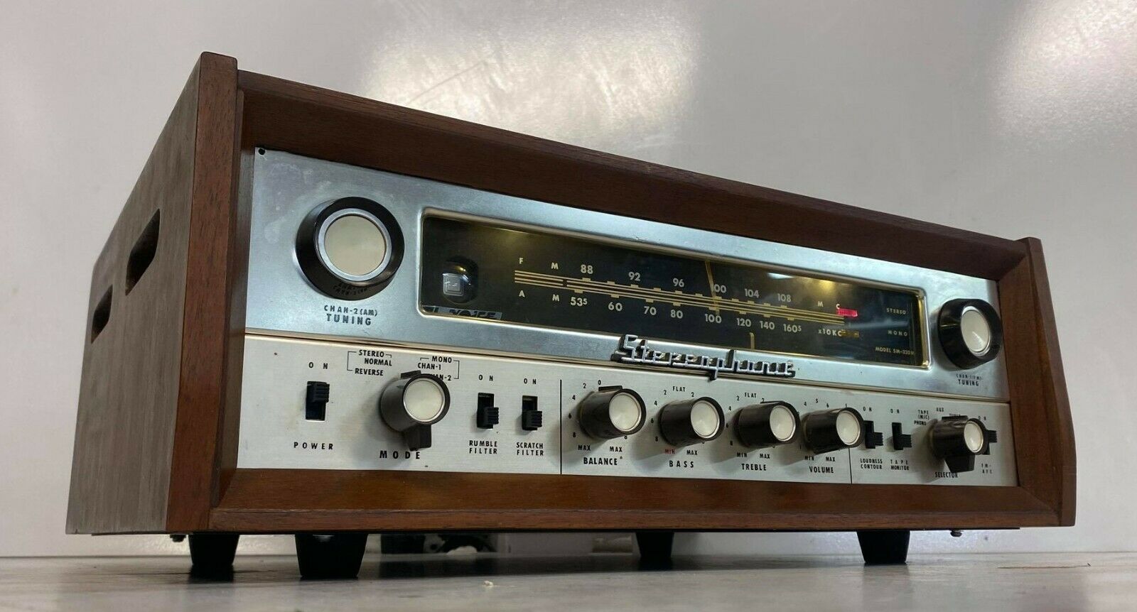 Vintage Stereophonic Sansui SM-320M Tube Receiver. Pro serviced - Excellent!